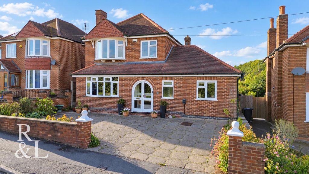Property photo 1 of 32 Royston&Lund (1).Png