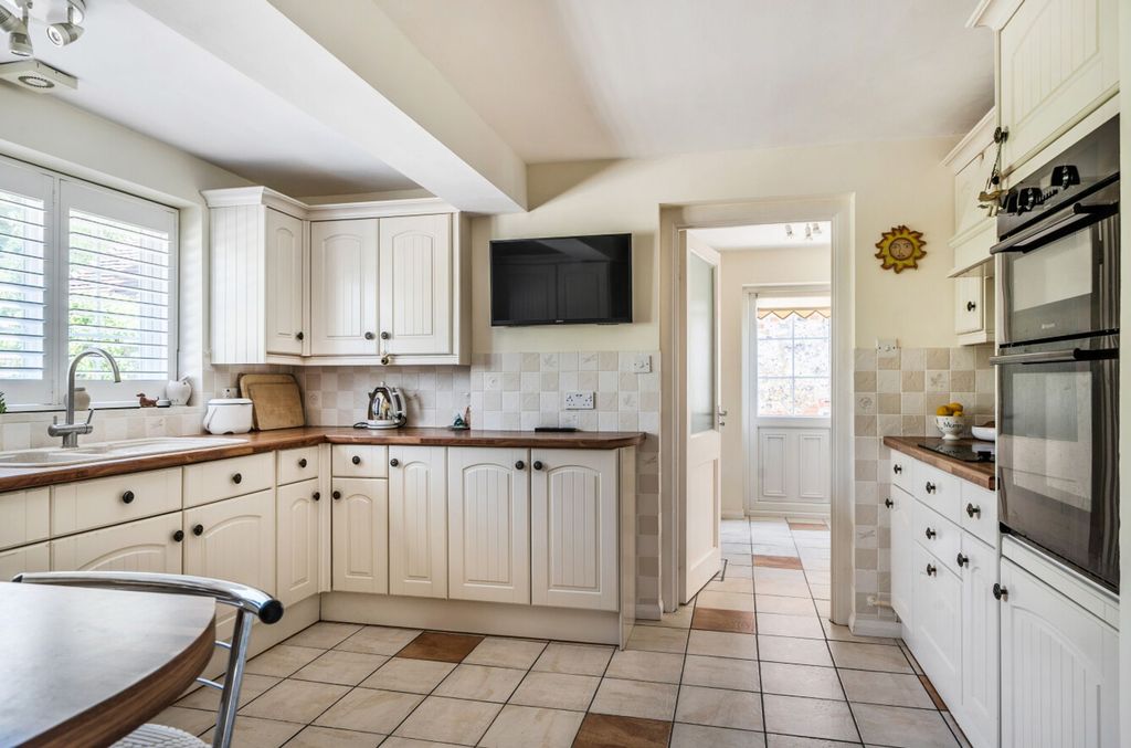 Property photo 2 of 32