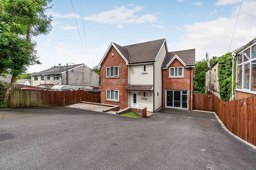 Property photo 2 of 31