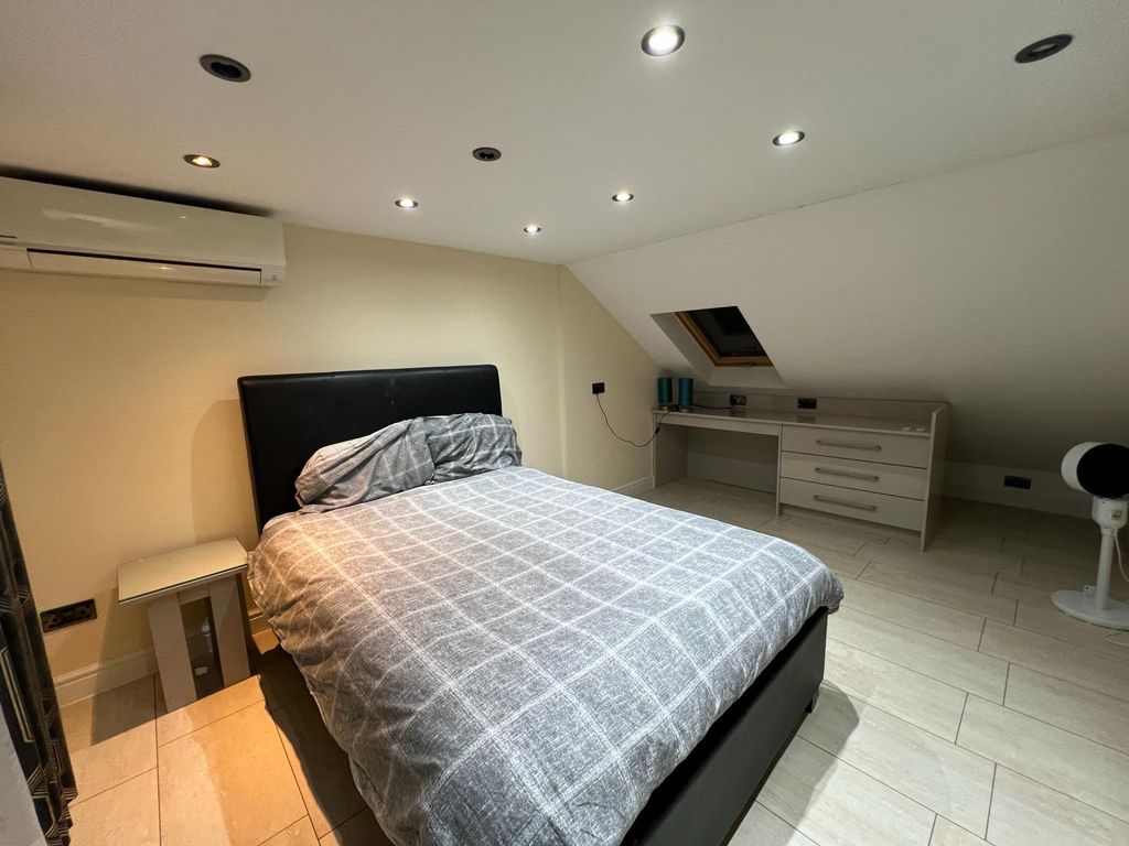 Property photo 2 of 7 4