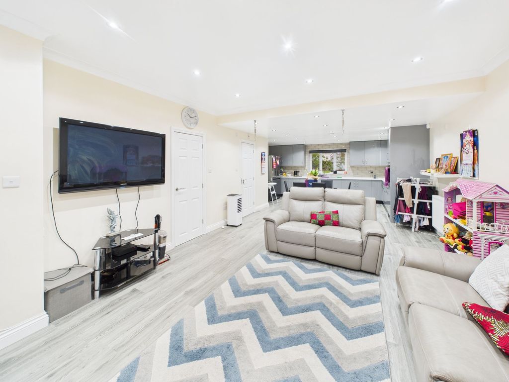 Property photo 2 of 27