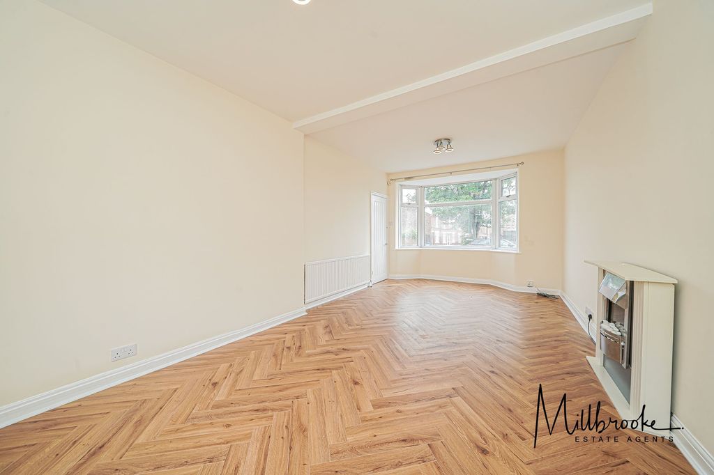 Property photo 3 of 26