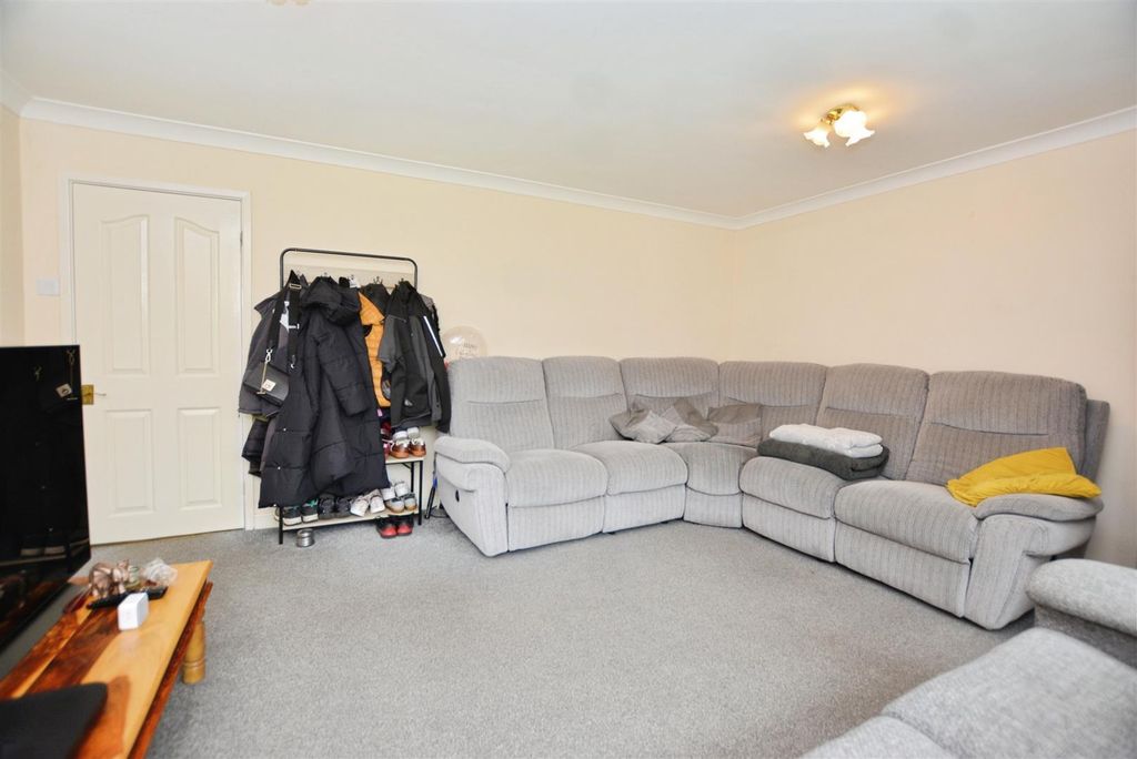 Property photo 2 of 11 Living Room