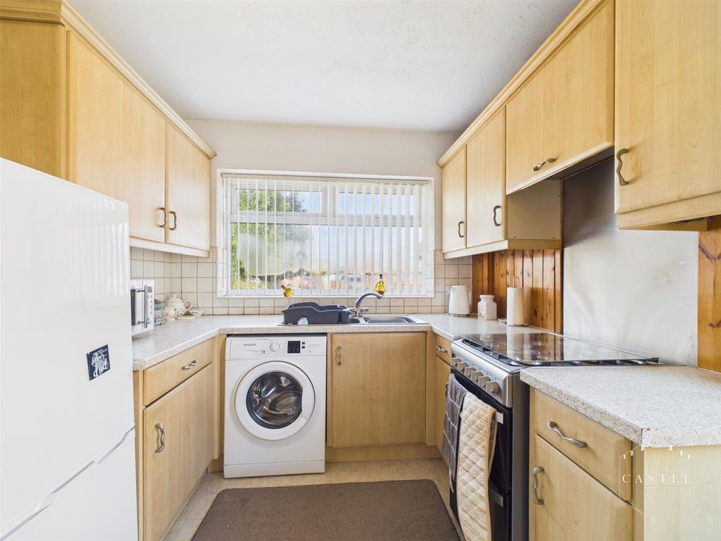 Property photo 2 of 13 Kitchen