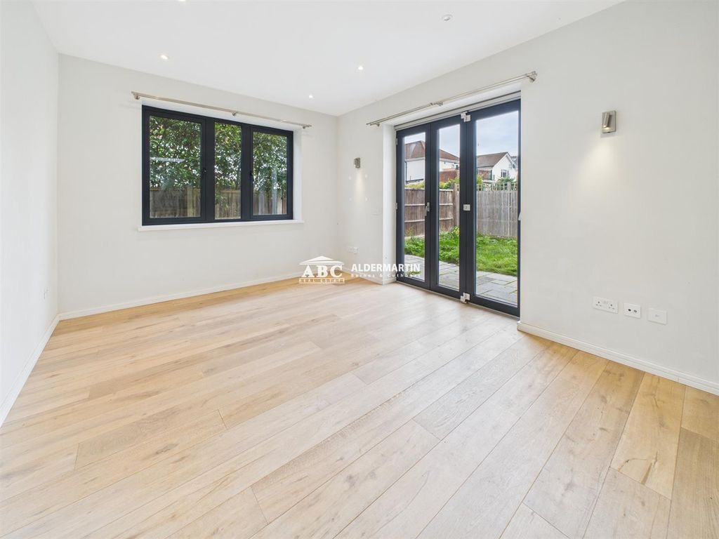 Property photo 2 of 16 Cam03827G0-Pr0103-Still005.Jpg