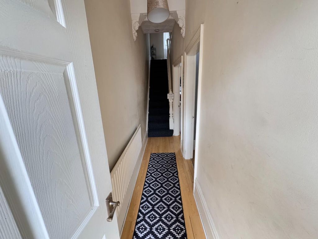 Property photo 2 of 10 Hall