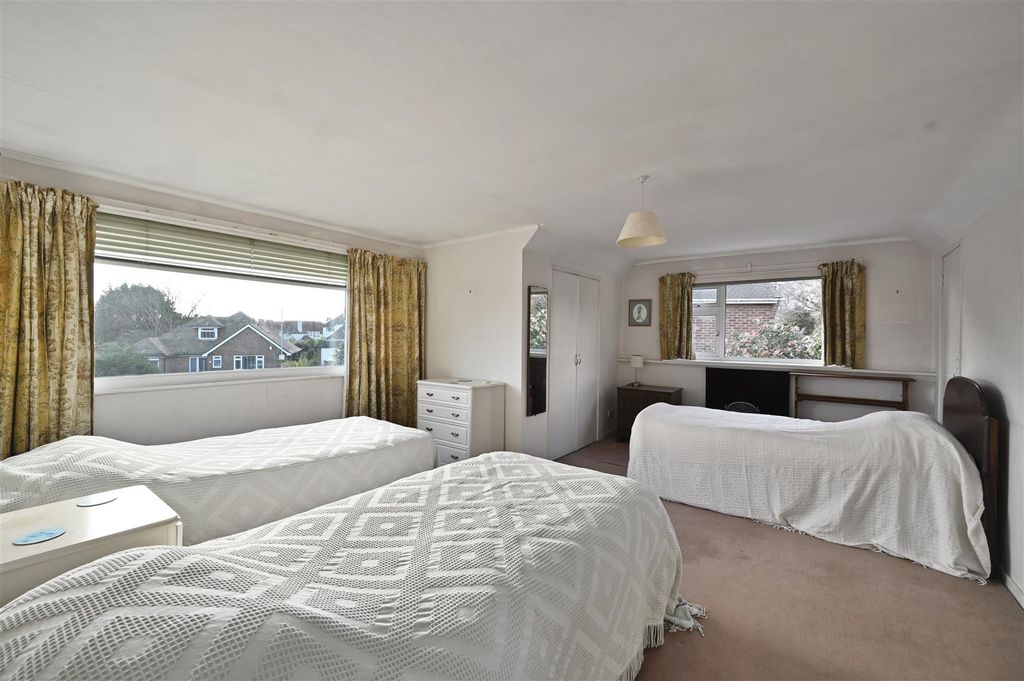 Property photo 3 of 26 Linley-Close-Additional-Photos-And-Elevated (3).Jp