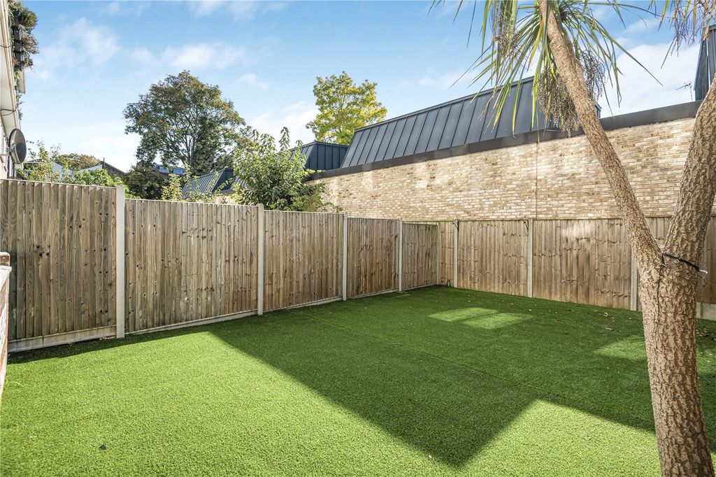 Property photo 3 of 19 Garden