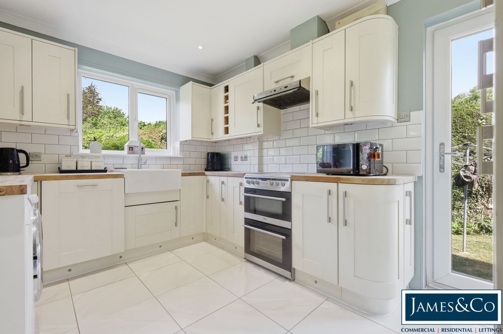 Property photo 3 of 18 Bramleysh