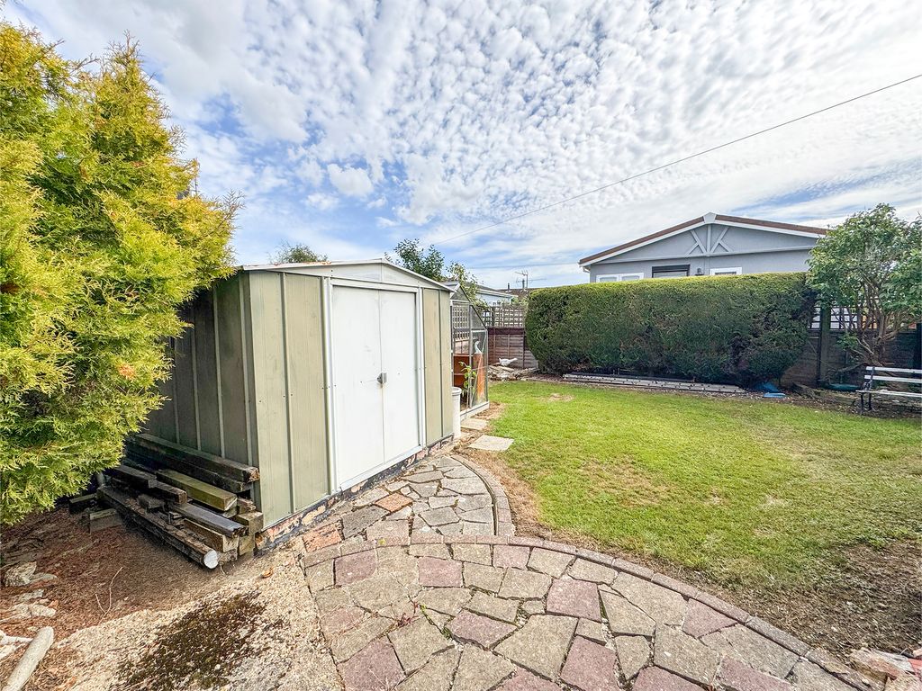 Property photo 3 of 18 Garden2