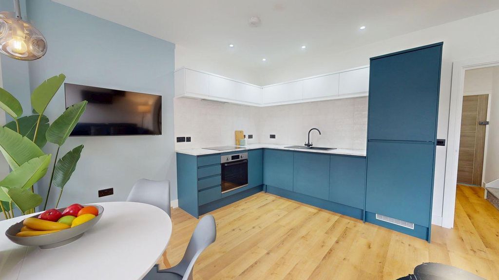 Property photo 1 of 12 4 80 Monthermer 1 .Jpg