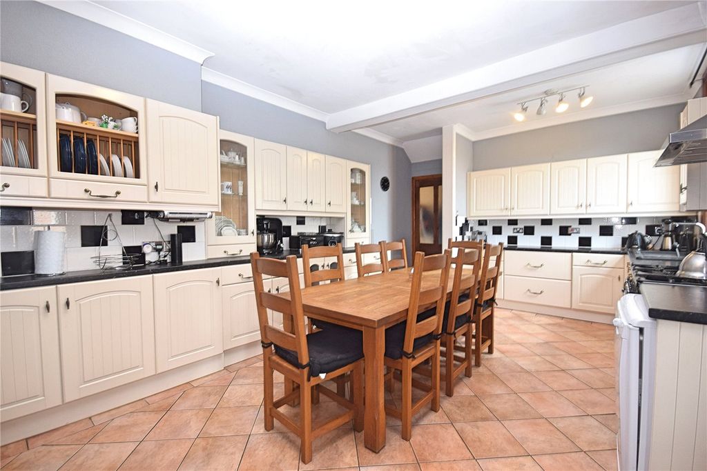 Property photo 2 of 25 Picture No. 29