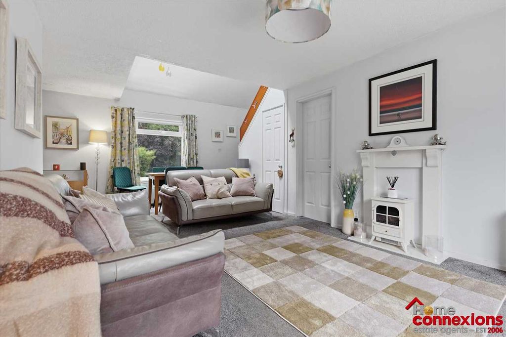 Property photo 3 of 29 Open Plan Lounge Dining (2)