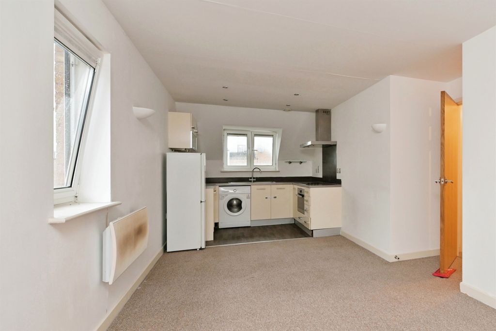 Property photo 3 of 18