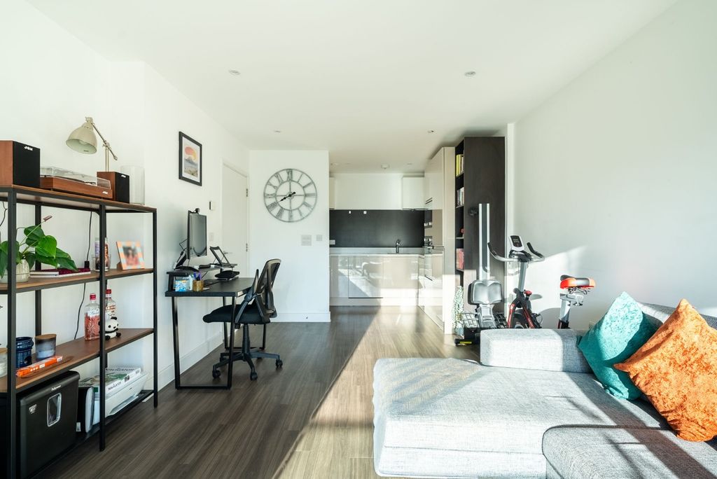 Property photo 2 of 17 4636531