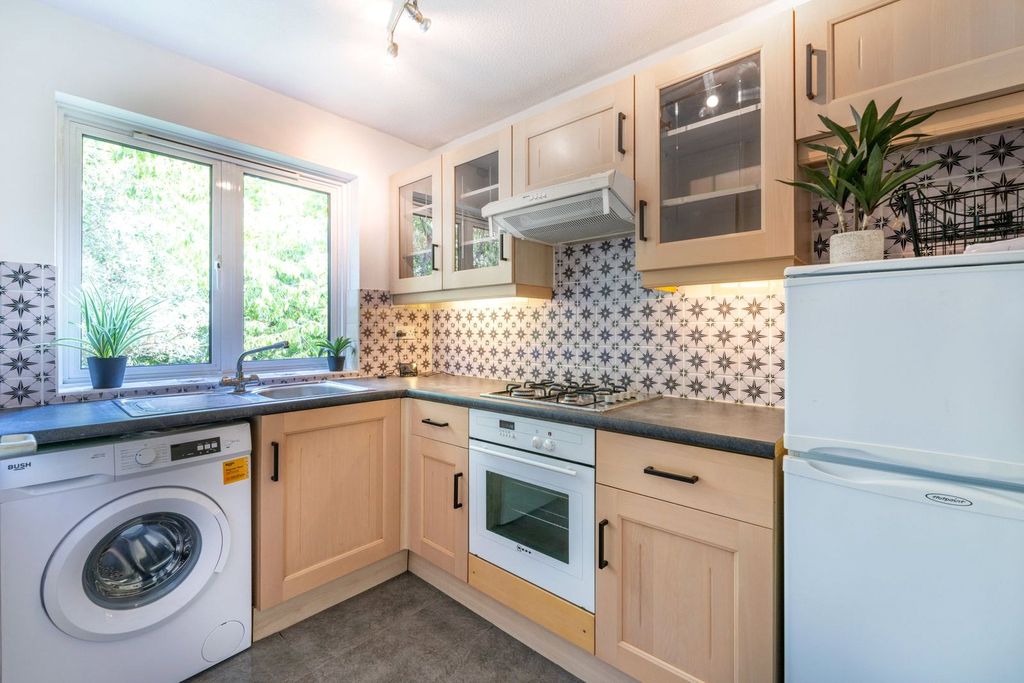 Property photo 3 of 5 Picture No. 12