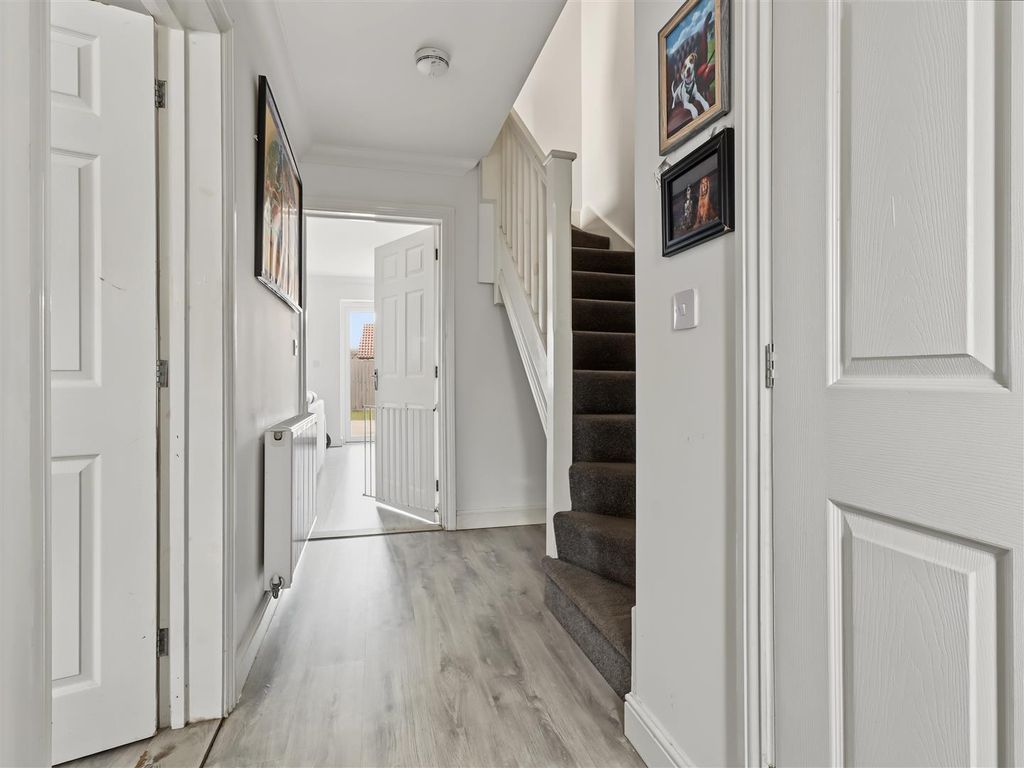 Property photo 2 of 15 Entrance Hall