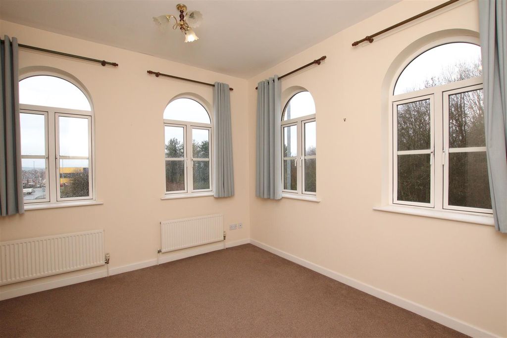 Property photo 2 of 11 Living Room..Jpg