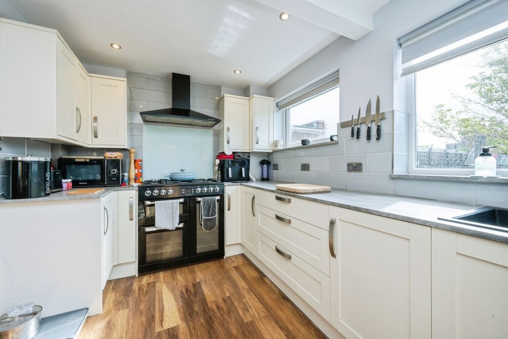 Property photo 2 of 17 Kitchen