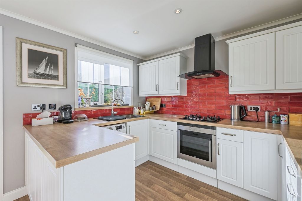 Property photo 3 of 24