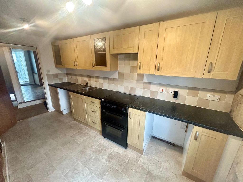 Property photo 2 of 7 Kitchen