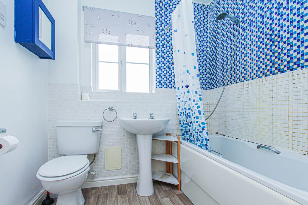 Property photo 3 of 7 Bathroom
