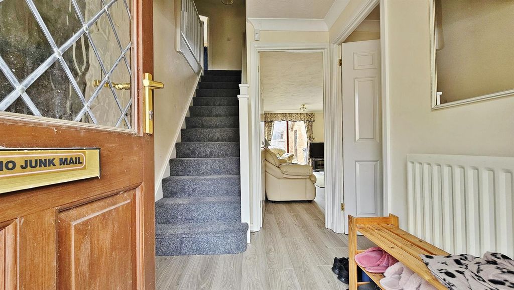 Property photo 3 of 24 Entrance Hall