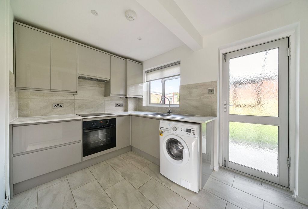 Property photo 2 of 17 Kitchen