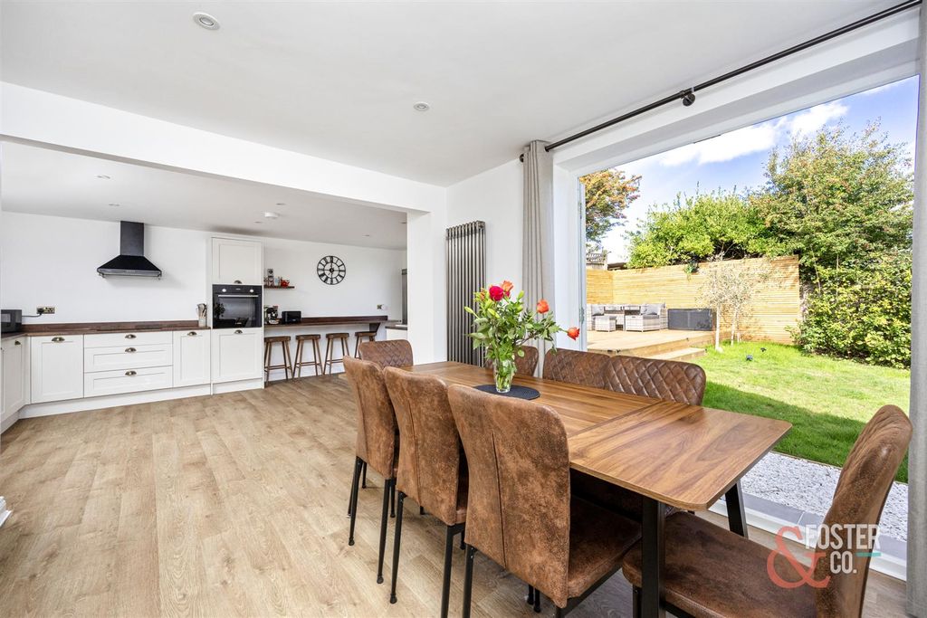 Property photo 2 of 30 Redhill Close_9-018.Jpg