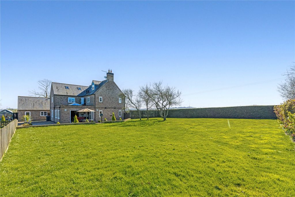 Property photo 2 of 26 House In 2.6 Acres