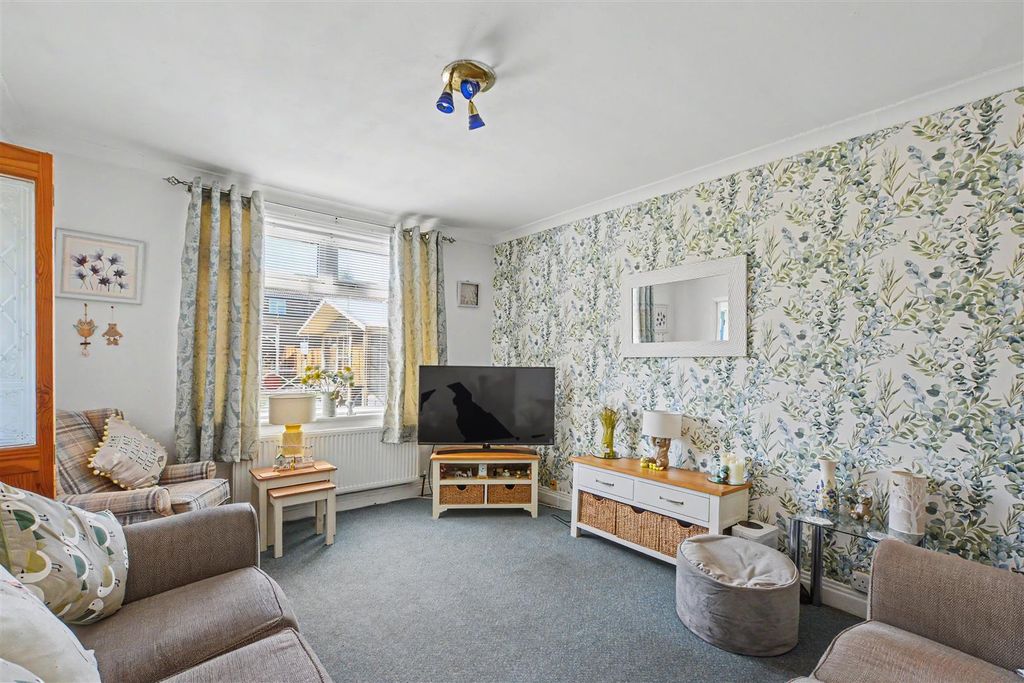 Property photo 2 of 25 Lounge_1.Jpeg