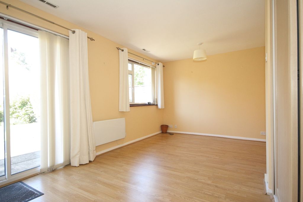 Property photo 2 of 7 Living Room