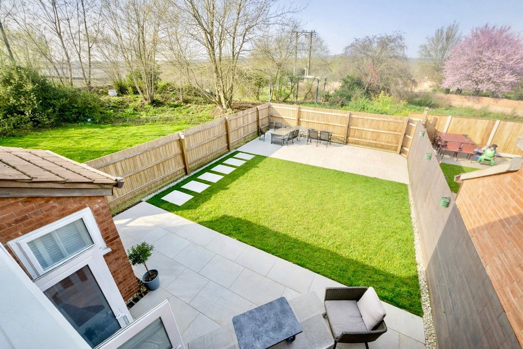 Property photo 2 of 24