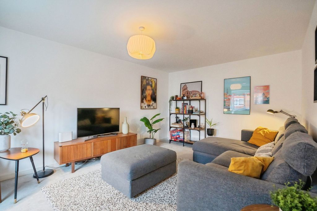 Property photo 2 of 34