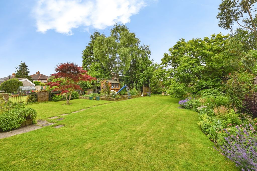 Property photo 2 of 20 Garden