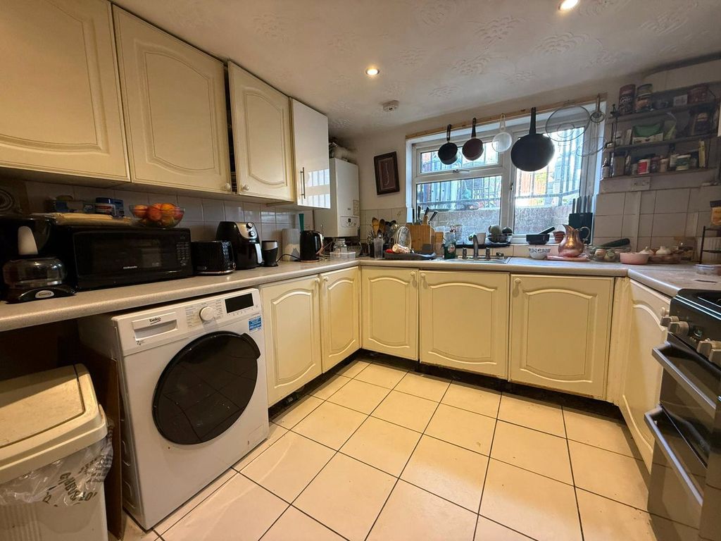 Property photo 3 of 16 Picture No. 13
