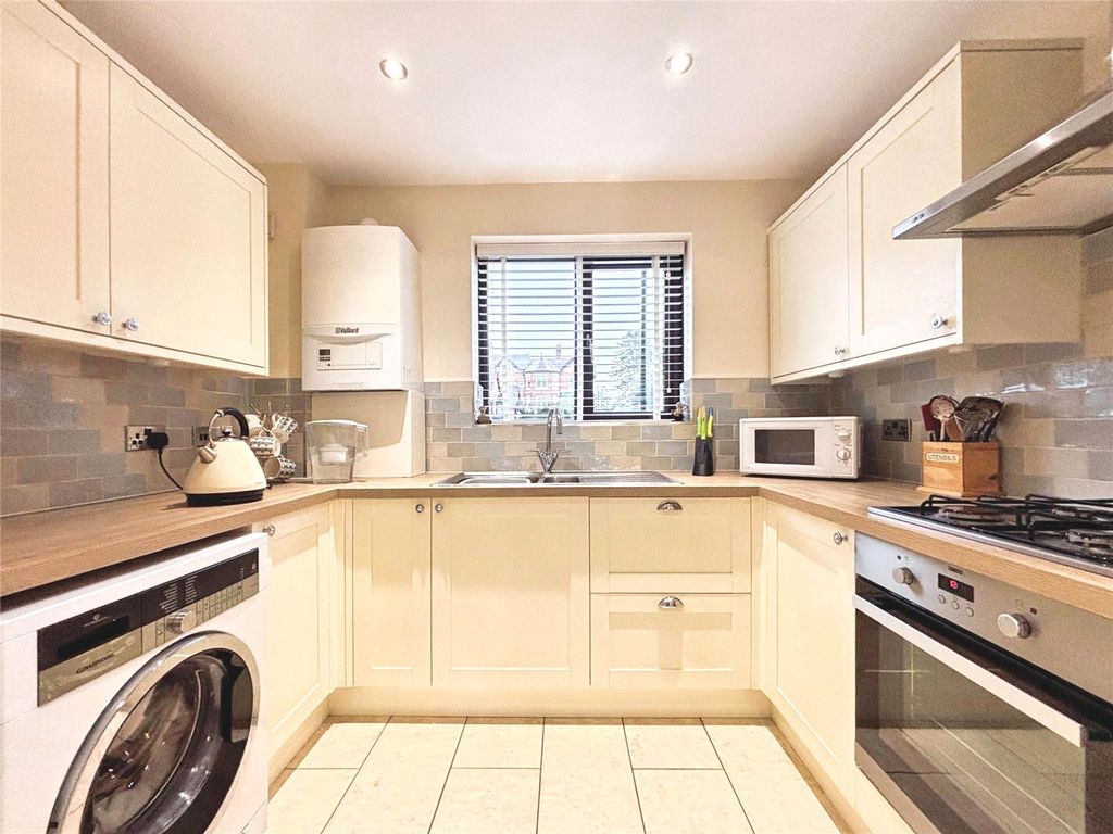 Property photo 3 of 16 Kitchen