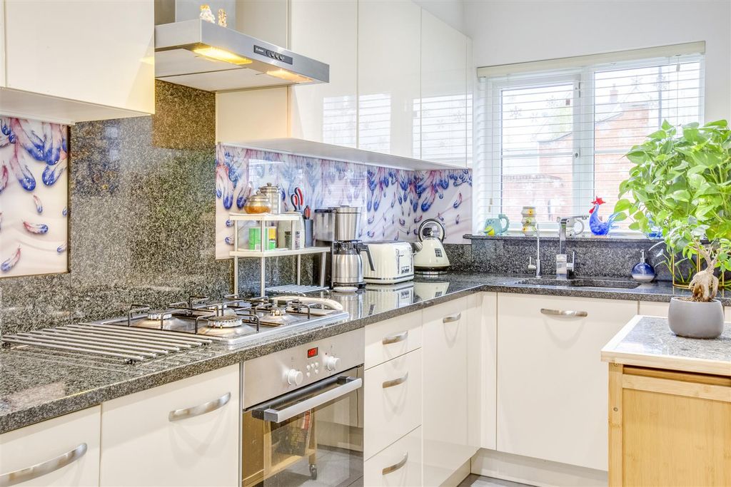 Property photo 3 of 15 Kitchen (1)