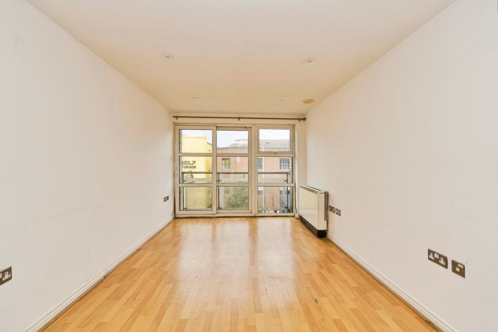 Property photo 3 of 11 Picture No. 23