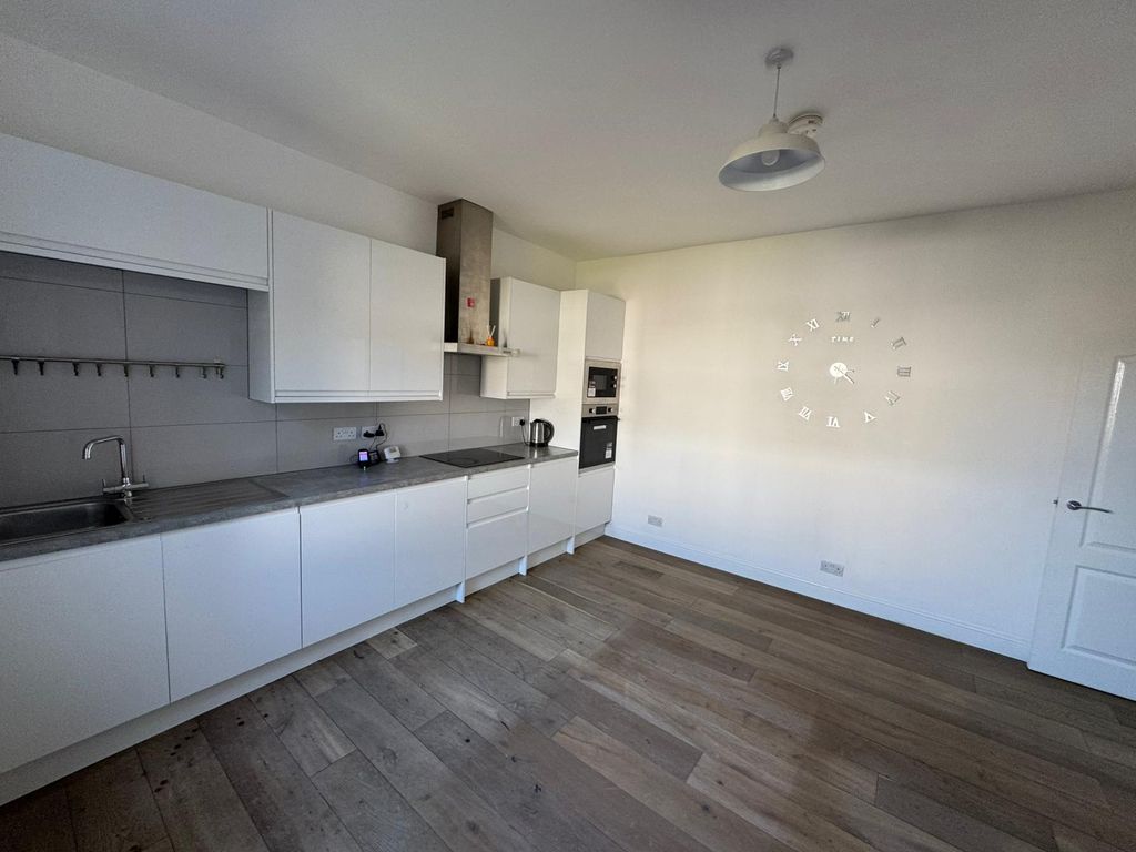 Property photo 1 of 8 3- Bed House To Rent Leeds