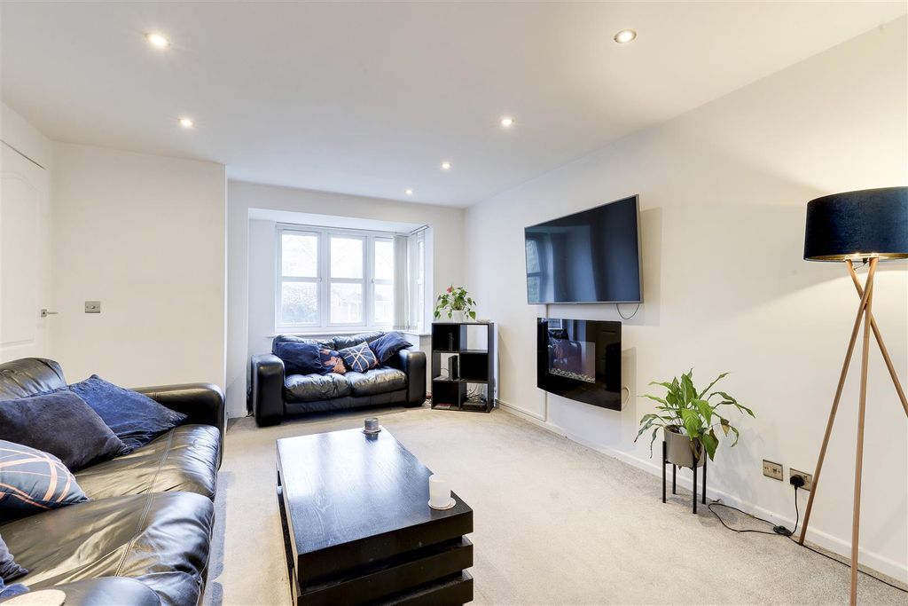 Property photo 2 of 21 1525.Jpg