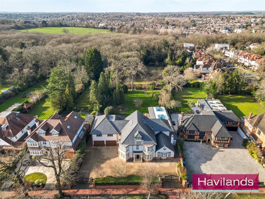 Property photo 2 of 45 Broad Walk-1.Jpg