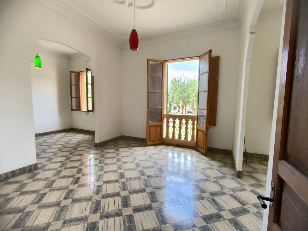 Property photo 1 of 9 Interior (4)