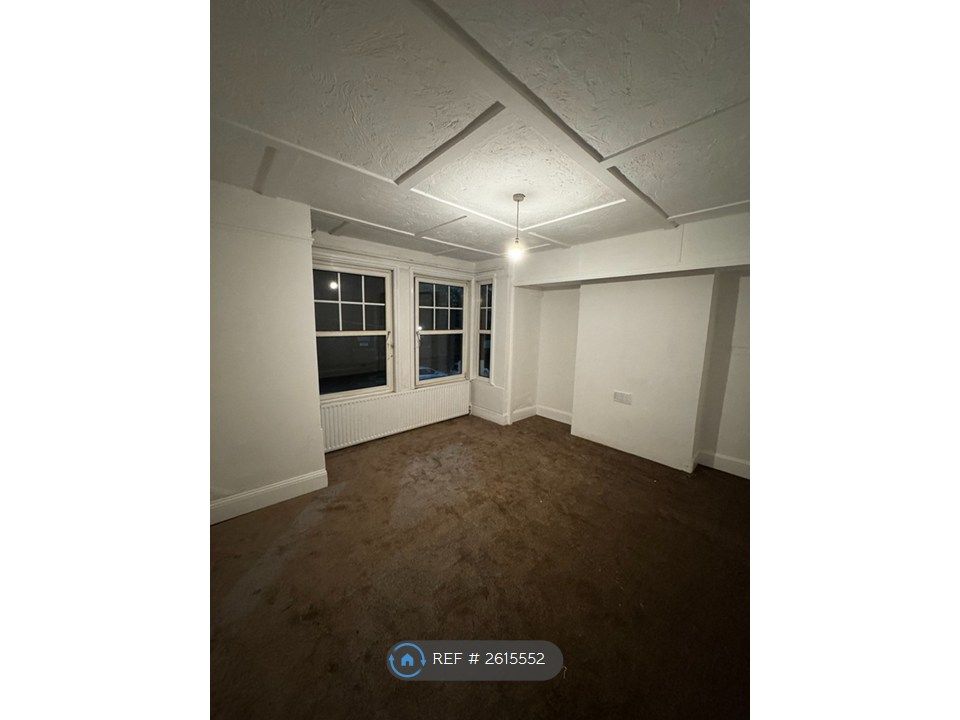 Property photo 3 of 7 Room 3