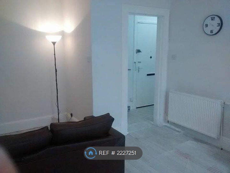 Property photo 3 of 5 Living Room