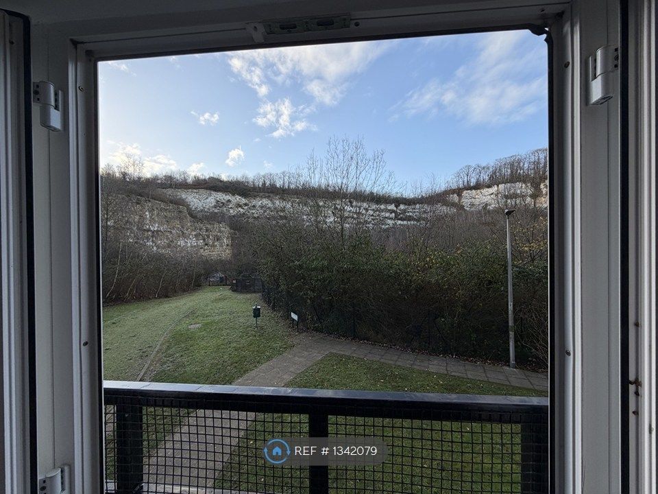 Property photo 3 of 9 Balcony