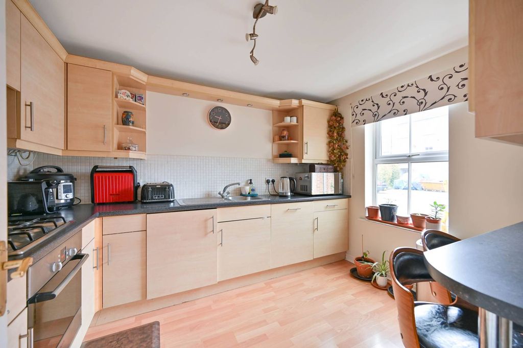 Property photo 3 of 11