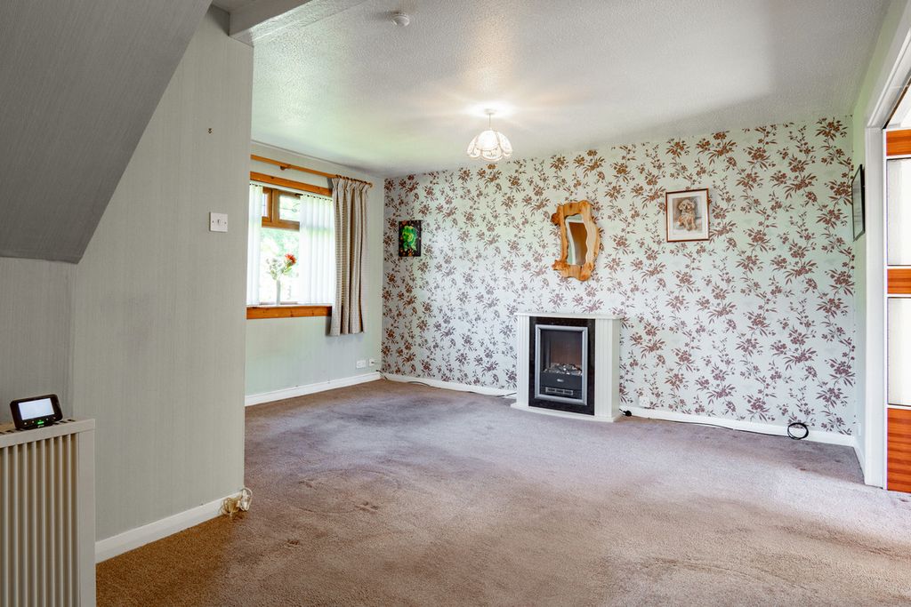 Property photo 2 of 34