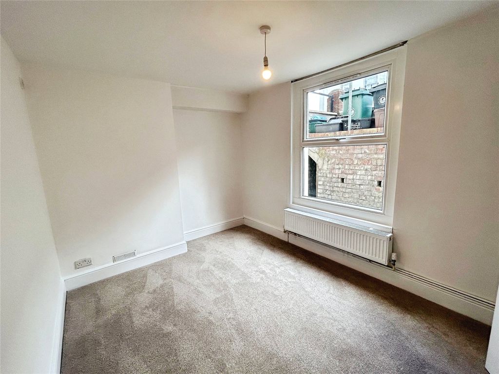 Property photo 2 of 5 Picture No. 06