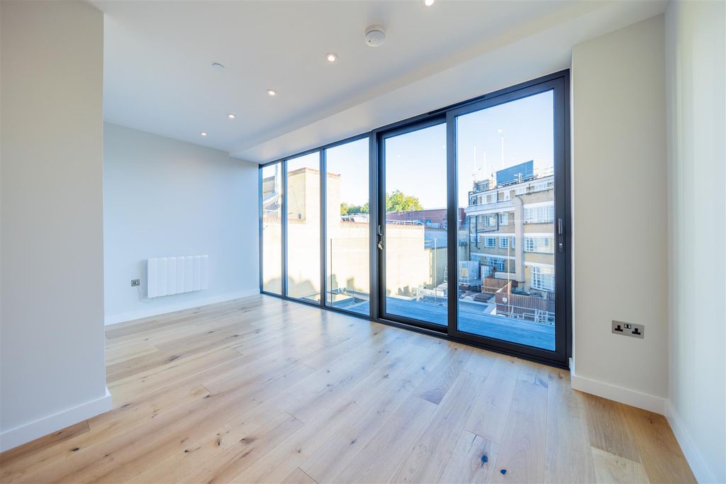 Property photo 1 of 6 9-10 George Street (109 Of 120).Jpg